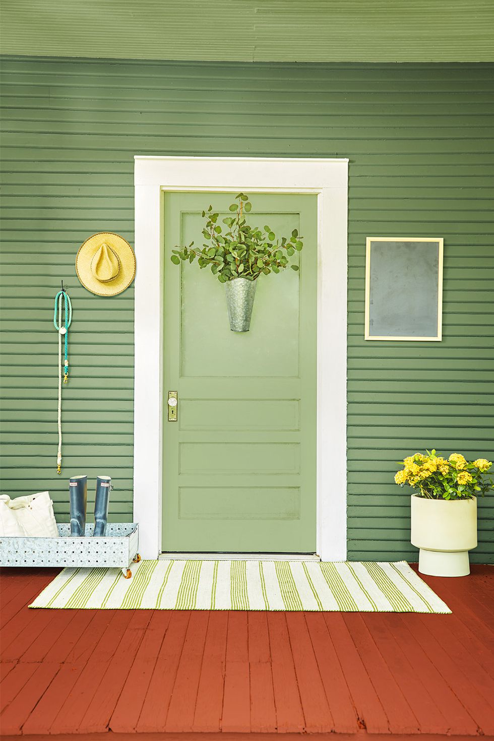 Hướng dẫn bạn cách chọn màu sơn cửa phù hợp với căn nhà