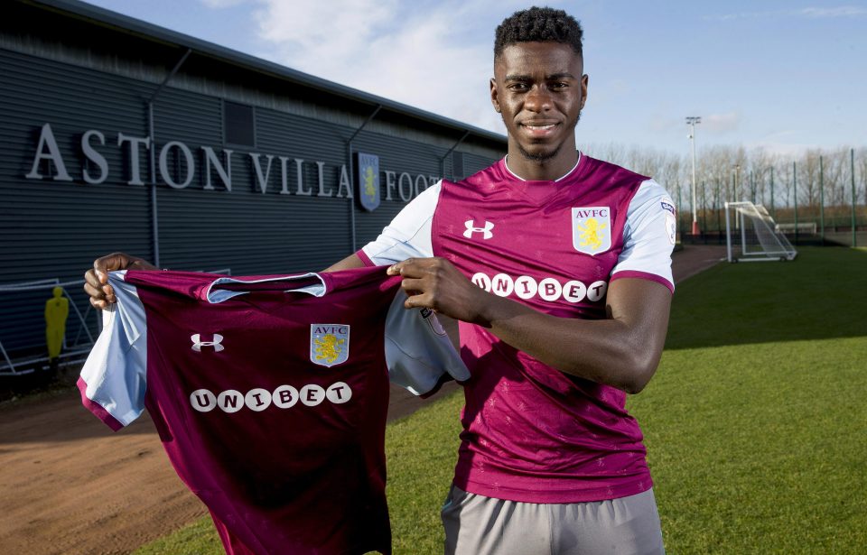Tuanzebe đang thi đấu cho Aston Villa theo hợp đồng mượn